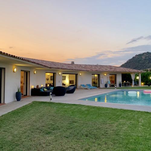 location de villa luxe a santa giulia corse du sud